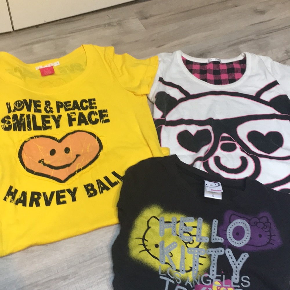 Size medium T-shirt’s!